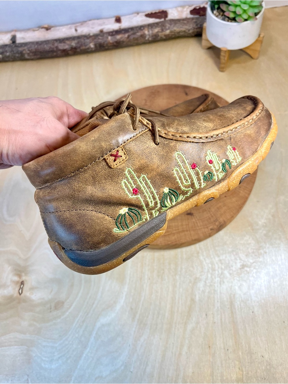 Twisted X Women's Chukka Driving Mocs cactus embroidery Size 8 - Picture 15 of 16